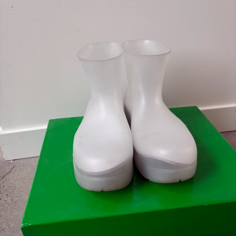 Bottega Veneta Transparent Puddle Boots - Picture 3 of 6